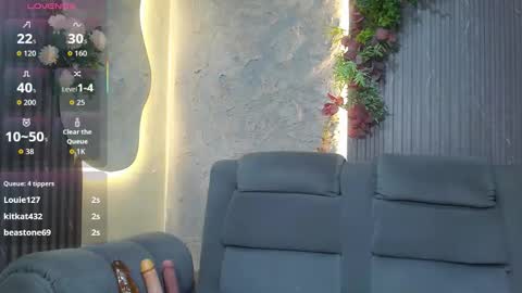 Laura online show from January 18, 1:53 pm