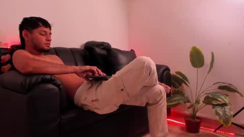 dereck_g online show from June 11, 8:51 pm