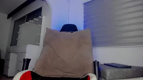 dereckhardd online show from March 8, 7:23 am