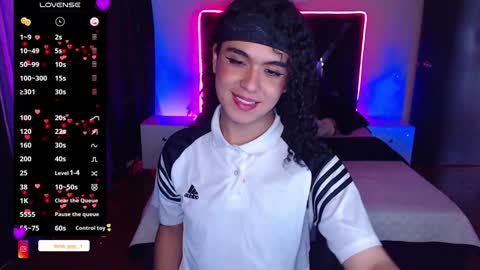 Snapshot of derek_greyy_ chatting on February 7, 10:19 pm derek grey online show from February 7, 10:19 pm