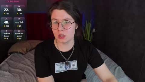 Derek online show from March 10, 6:12 pm