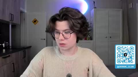 Derek online show from August 2, 7:37 pm