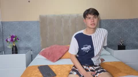 derek_sinn online show from February 6, 9:50 pm