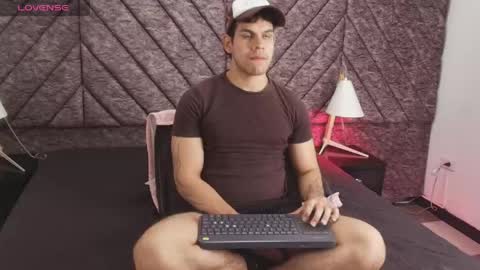 derek_voss online show from June 5, 1:49 pm