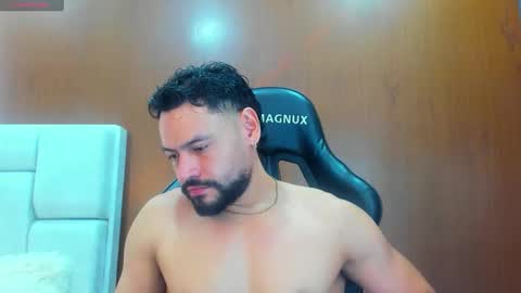 DerryBigger CM online show from December 3, 5:57 pm