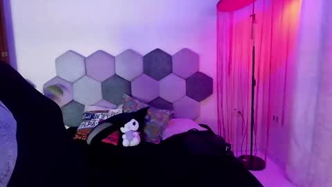 TORI AND MR. BEAR online show from June 8, 6:09 pm