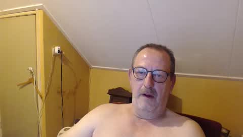 Snapshot of destelp chatting on October 3, 5:54 pm destelp online show from October 3, 5:54 pm