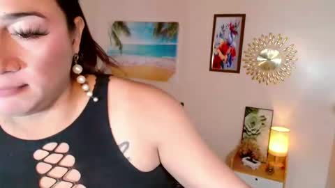 destenierose online show from February 25, 1:31 am