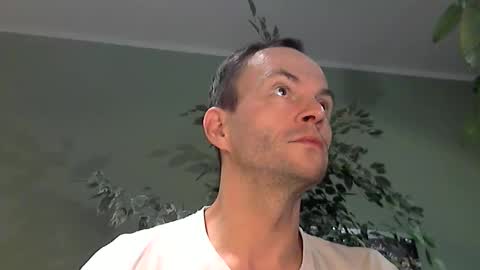 dezibel83 online show from December 4, 11:30 pm