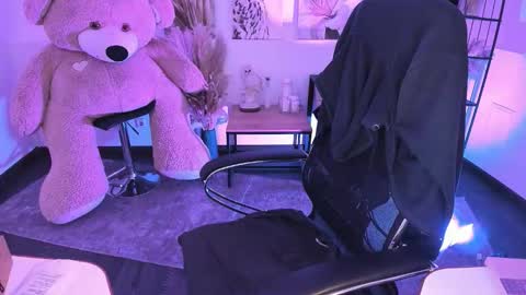 Dia online show from December 21, 8:15 pm