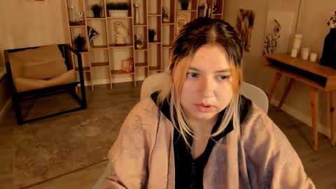 Dia online show from September 19, 2:48 am