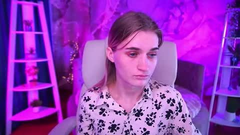 DiamondNina online show from March 5, 2:15 pm