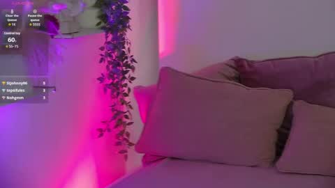 dianamoonnnn online show from July 15, 5:50 pm