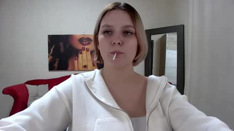 Snapshot of dianemills chatting on March 10, 2:39 am Diane Mills online show from March 10, 2:39 am