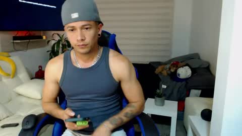 dilanxxx8888 online show from May 20, 4:31 am