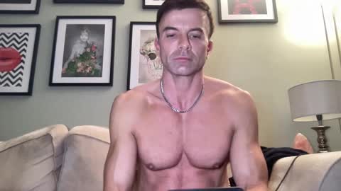 Snapshot of dillonwilde chatting on February 16, 8:22 pm Dillon online show from February 16, 8:22 pm