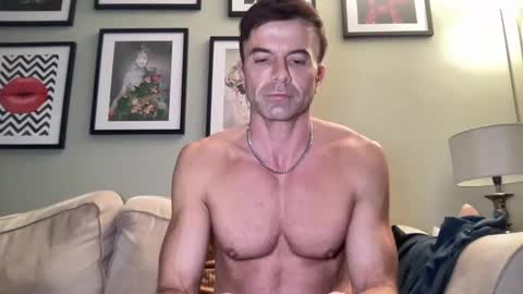 Snapshot of dillonwilde chatting on February 18, 9:20 pm Dillon online show from February 18, 9:20 pm