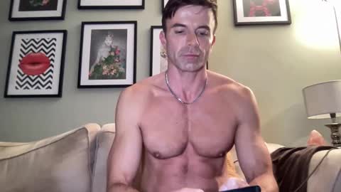 Snapshot of dillonwilde chatting on January 19, 8:19 pm Dillon online show from January 19, 8:19 pm