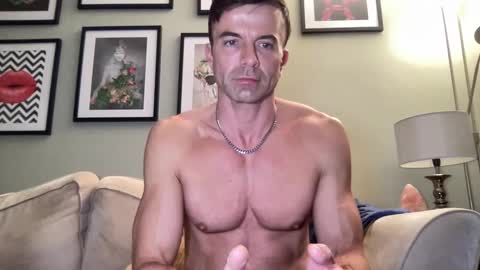 Snapshot of dillonwilde chatting on February 11, 8:42 pm Dillon online show from February 11, 8:42 pm