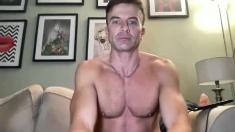 Snapshot of dillonwilde chatting on March 4, 8:49 pm Dillon online show from March 4, 8:49 pm