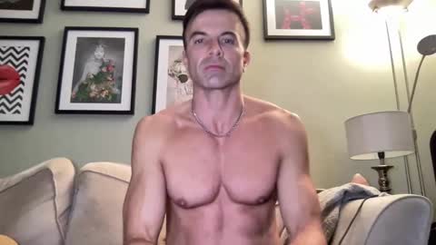 Snapshot of dillonwilde chatting on February 14, 8:37 pm Dillon online show from February 14, 8:37 pm