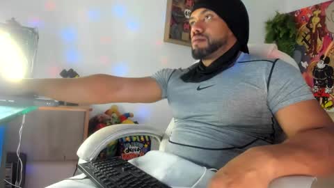 Snapshot of dimitry_muscle chatting on October 18, 12:59 am dimitry kyle mucle online show from October 18, 12:59 am