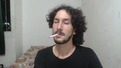 Snapshot of dioni_soe chatting on October 21, 1:44 am Henry online show from October 21, 1:44 am