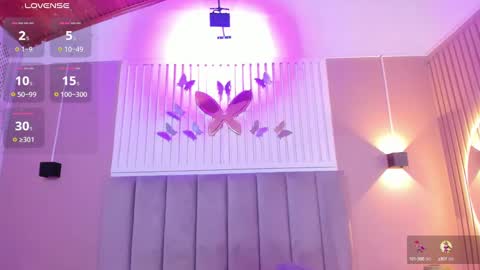 Snapshot of diosa_cristal chatting on February 9, 6:33 am Cristal online show from February 9, 6:33 am