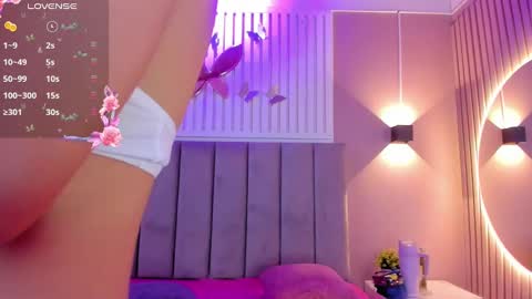 Snapshot of diosa_cristal chatting on March 8, 3:50 am Cristal online show from March 8, 3:50 am