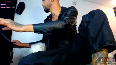 Snapshot of dirtybhot chatting on October 8, 2:40 am I just want to be happy online show from October 8, 2:40 am