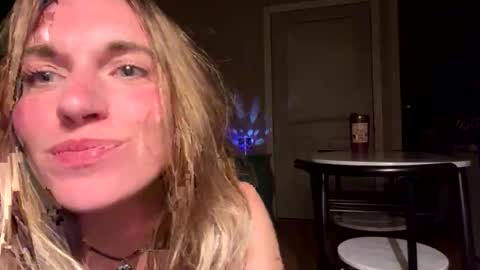 DistortedFlower online show from May 18, 1:59 am