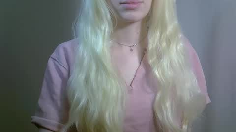 DitaMilton online show from November 30, 9:11 pm