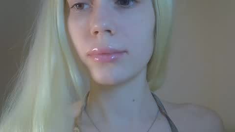 DitaMilton online show from April 9, 8:47 pm