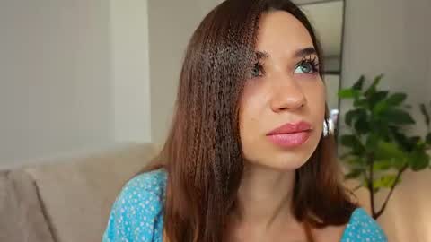 Tia online show from July 18, 9:28 pm