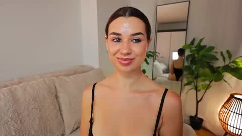Tia online show from July 20, 6:53 pm