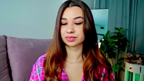 Tia online show from February 8, 8:12 pm