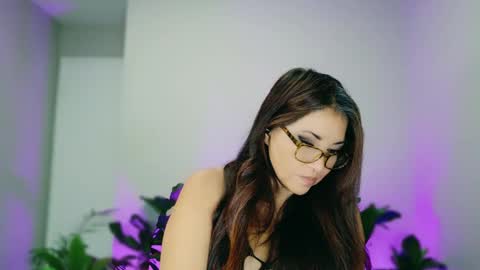 DivineLynn online show from November 17, 2:08 pm