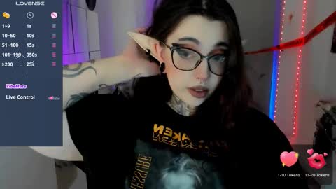 dixipixi_ online show from October 24, 6:25 am