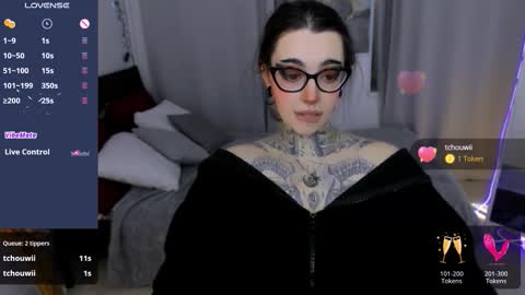 dixipixi_ online show from March 20, 7:46 am