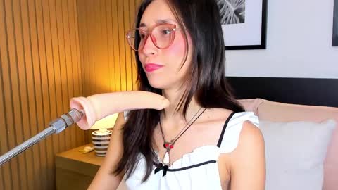 Bella  online show from March 29, 8:10 pm