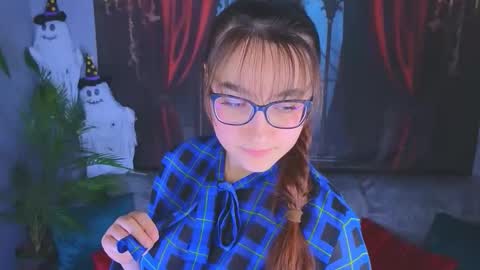 Tessa online show from November 5, 4:53 pm