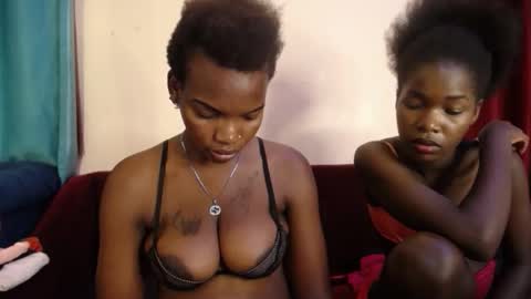 Snapshot of dollface_bella chatting on October 5, 8:05 pm Bella online show from October 5, 8:05 pm