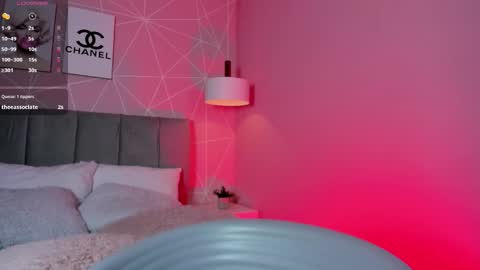 Call me Zoe  online show from December 5, 6:12 am