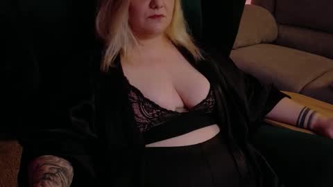 SADE online show from November 18, 10:02 pm