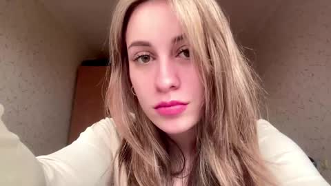 Mia online show from April 1, 8:37 am