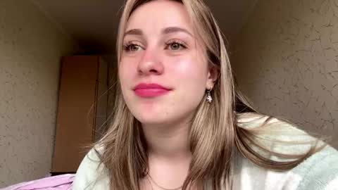 Mia online show from May 9, 8:20 am