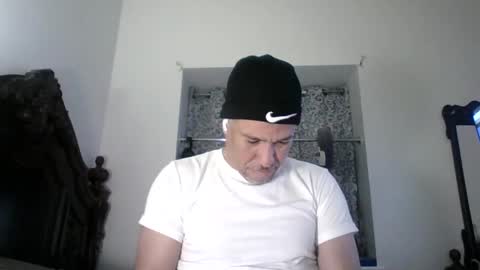 luis online show from April 4, 6:15 pm