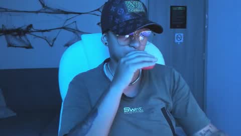 Snapshot of dominick_joness chatting on October 7, 6:42 am Dominick  online show from October 7, 6:42 am