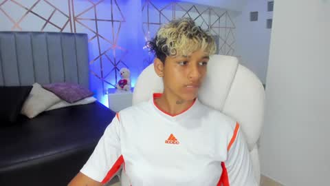 Snapshot of dominick_joness chatting on February 3, 8:24 pm Dominick  online show from February 3, 8:24 pm