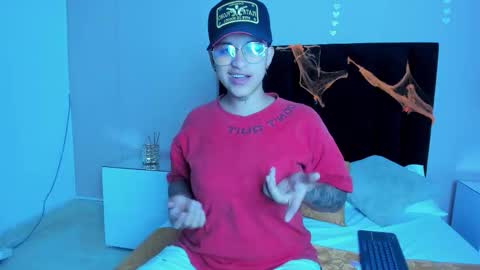 Snapshot of dominick_joness chatting on October 16, 6:46 am Dominick  online show from October 16, 6:46 am